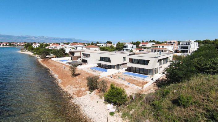 Image No.4-4 Bed Property for sale