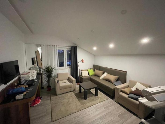 Image No.10-5 Bed Property for sale