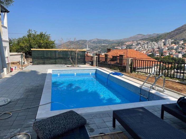 Image No.5-5 Bed Property for sale