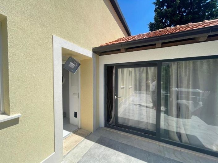 Image No.8-5 Bed Property for sale