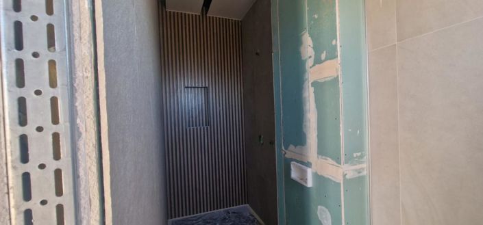 Image No.13-6 Bed Property for sale