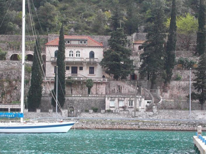 Image No.1-9 Bed Property for sale