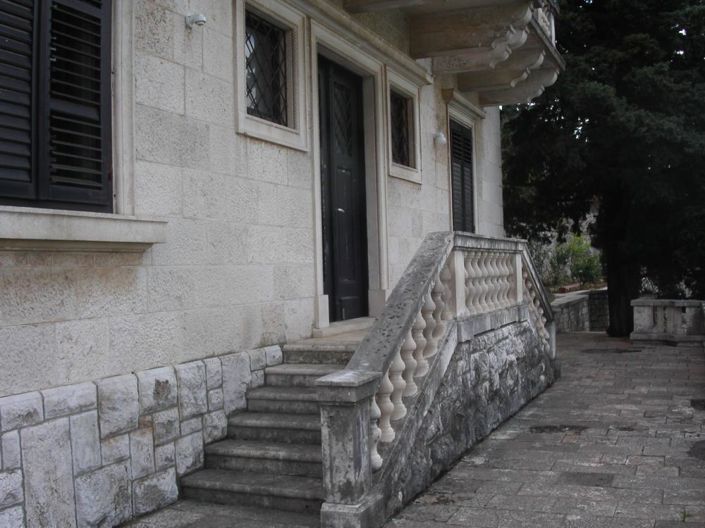 Image No.22-9 Bed Property for sale