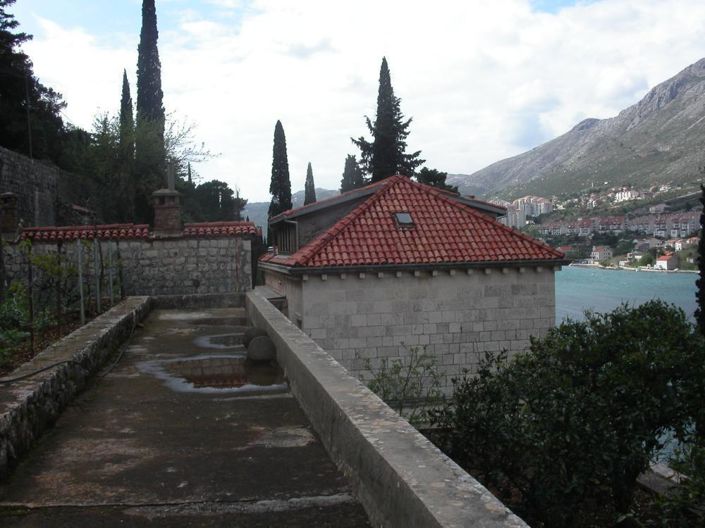 Image No.6-9 Bed Property for sale