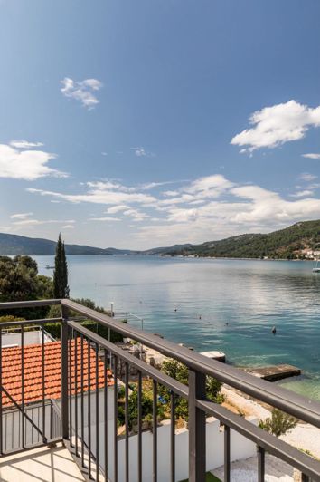 Image No.15-6 Bed Property for sale