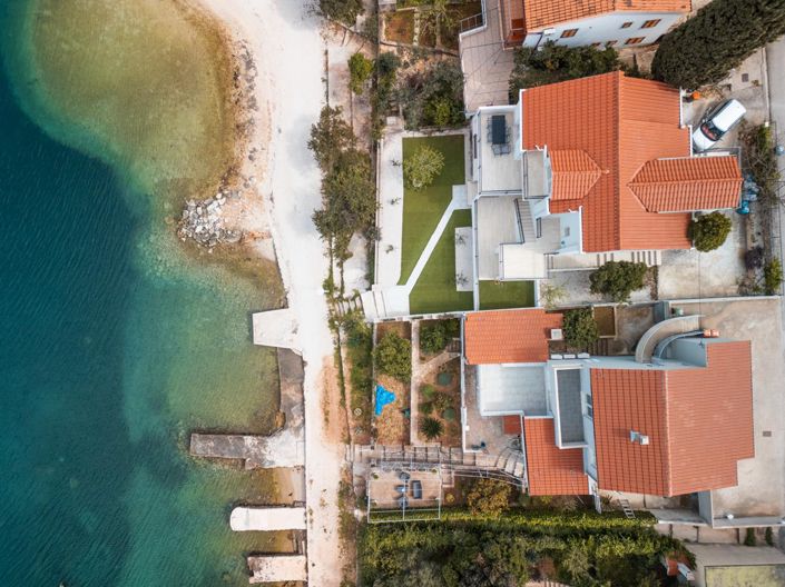 Image No.2-6 Bed Property for sale