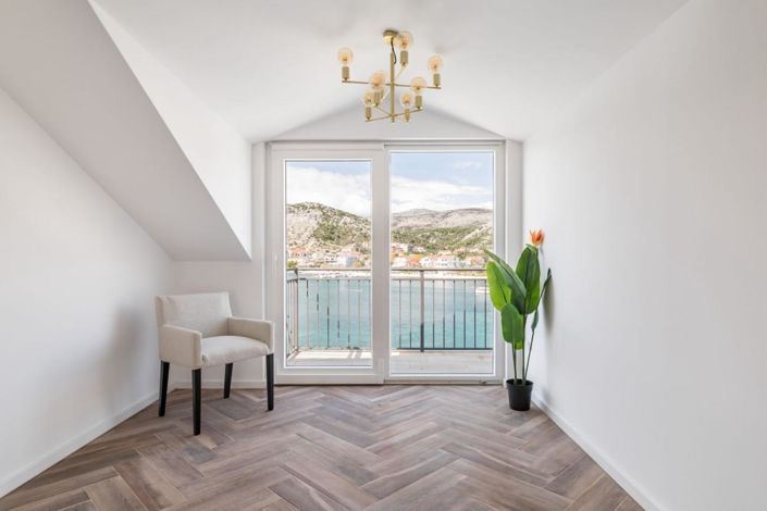 Image No.21-6 Bed Property for sale