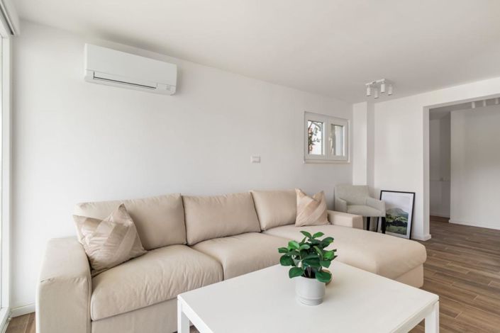 Image No.23-6 Bed Property for sale