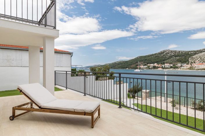 Image No.5-6 Bed Property for sale