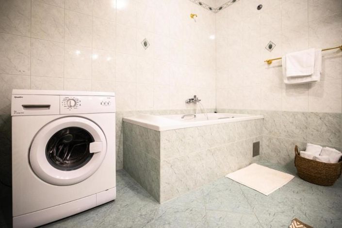 Image No.12-10 Bed Property for sale