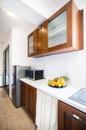 Image No.16-10 Bed Property for sale