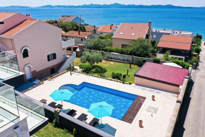 Image No.2-10 Bed Property for sale