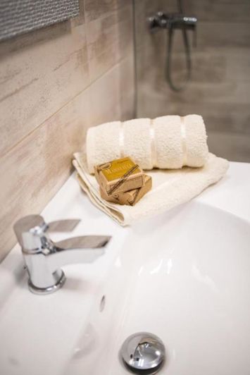 Image No.21-10 Bed Property for sale