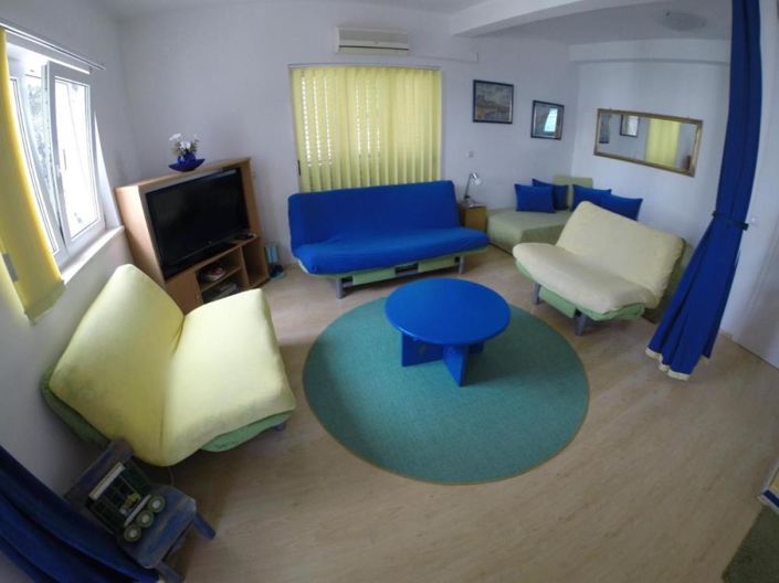 Image No.15-7 Bed Property for sale