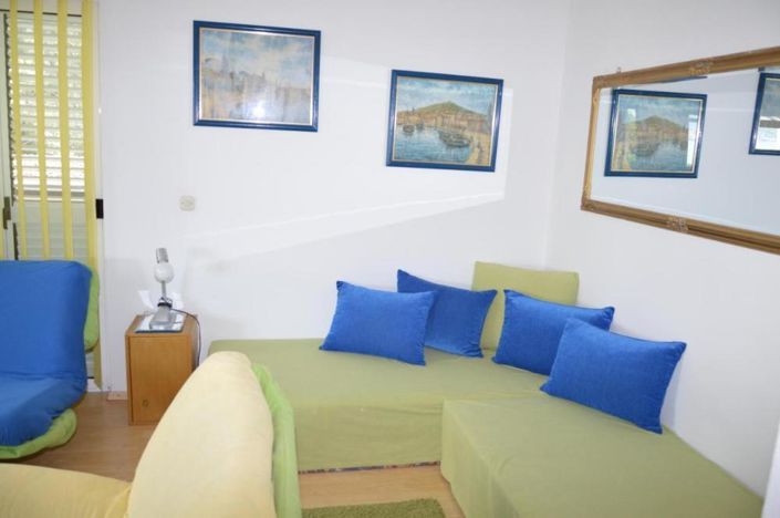 Image No.24-7 Bed Property for sale