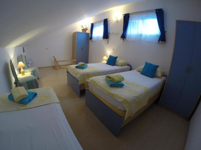 Image No.9-7 Bed Property for sale