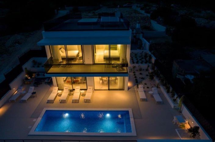 Image No.10-4 Bed Property for sale