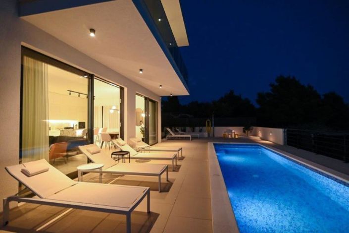 Image No.11-4 Bed Property for sale