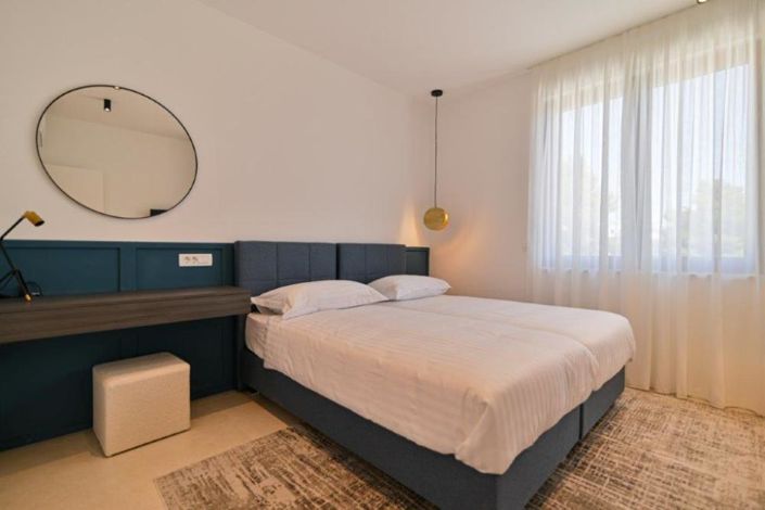 Image No.14-4 Bed Property for sale