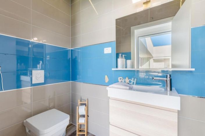 Image No.20-4 Bed Property for sale