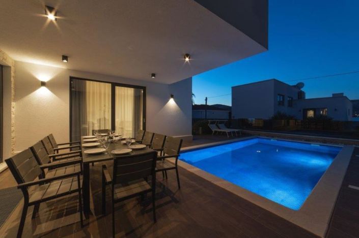 Image No.23-6 Bed Property for sale