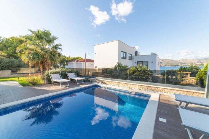 Image No.4-6 Bed Property for sale