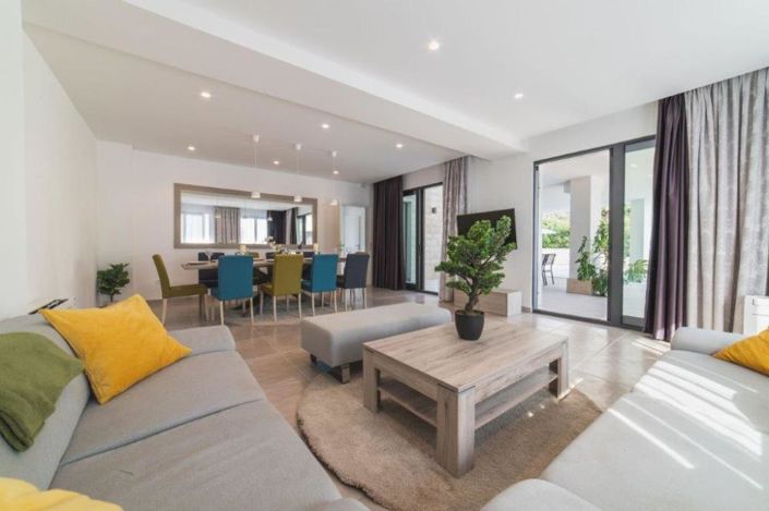 Image No.21-7 Bed Property for sale