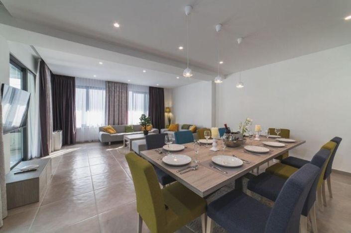 Image No.23-7 Bed Property for sale