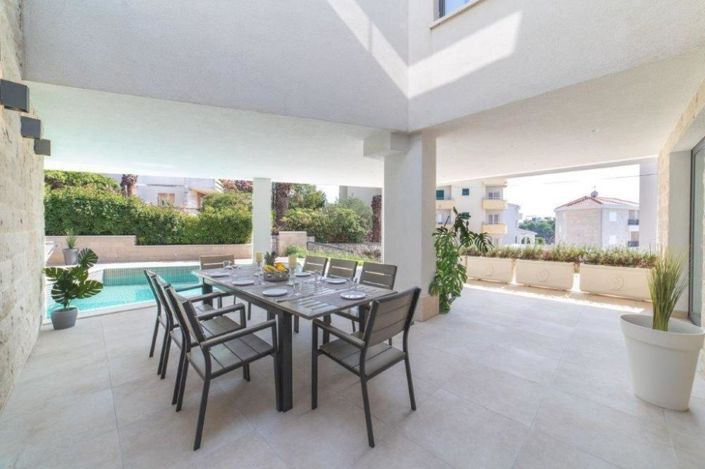 Image No.4-7 Bed Property for sale