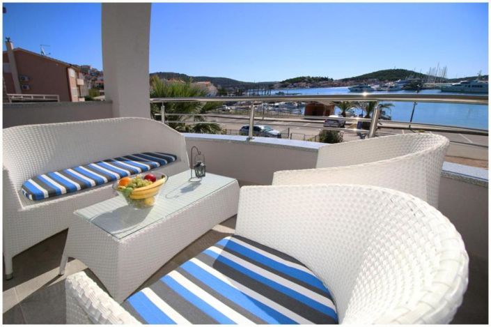 Image No.1-8 Bed Property for sale