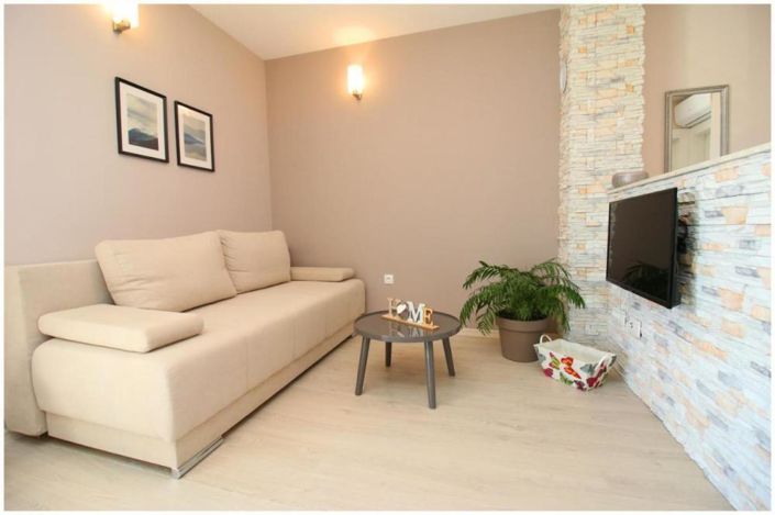 Image No.13-8 Bed Property for sale