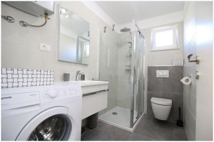 Image No.14-8 Bed Property for sale