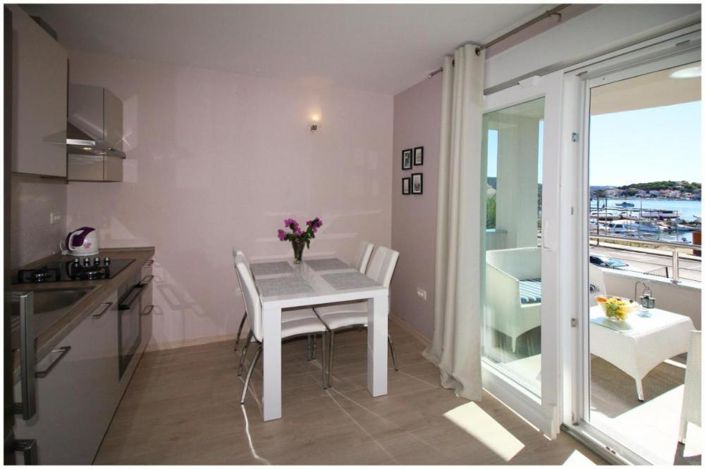 Image No.17-8 Bed Property for sale