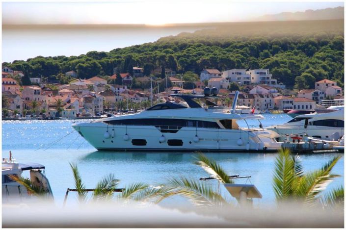 Image No.2-8 Bed Property for sale