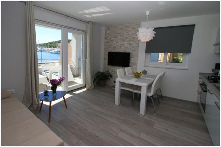 Image No.21-8 Bed Property for sale