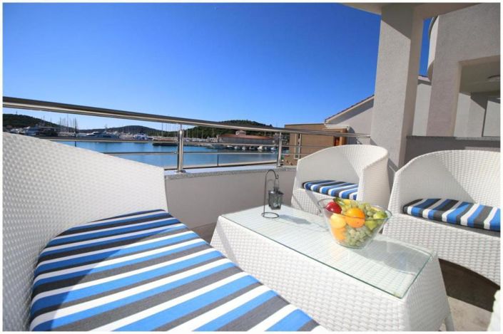 Image No.5-8 Bed Property for sale