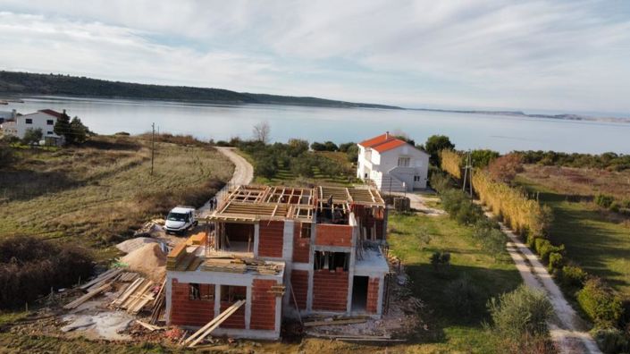 Image No.8-4 Bed Property for sale