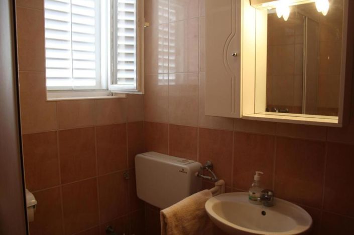 Image No.17-9 Bed Property for sale