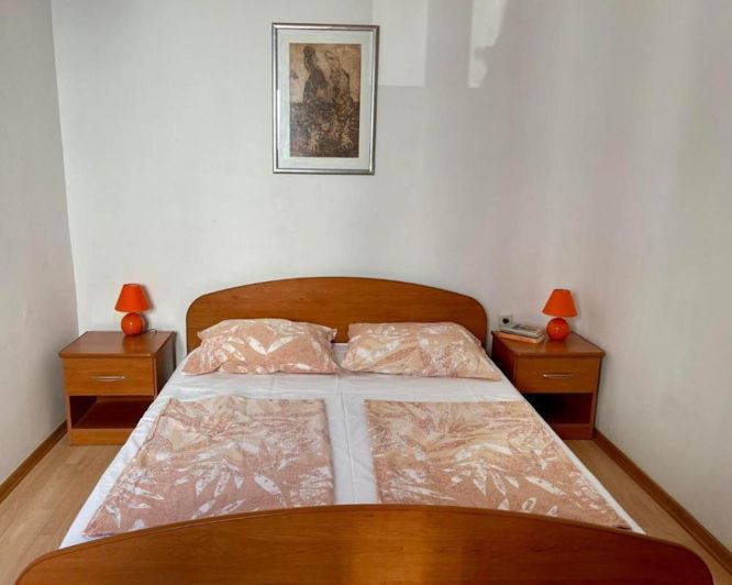 Image No.23-9 Bed Property for sale