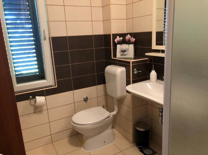 Image No.19-5 Bed Property for sale