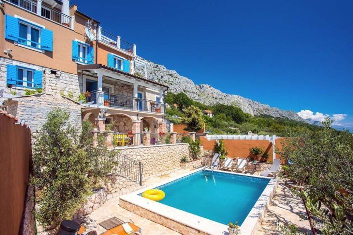 Image No.2-6 Bed Property for sale