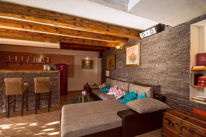 Image No.23-6 Bed Property for sale