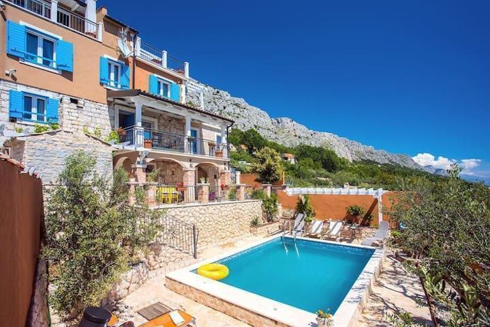 Image No.9-6 Bed Property for sale