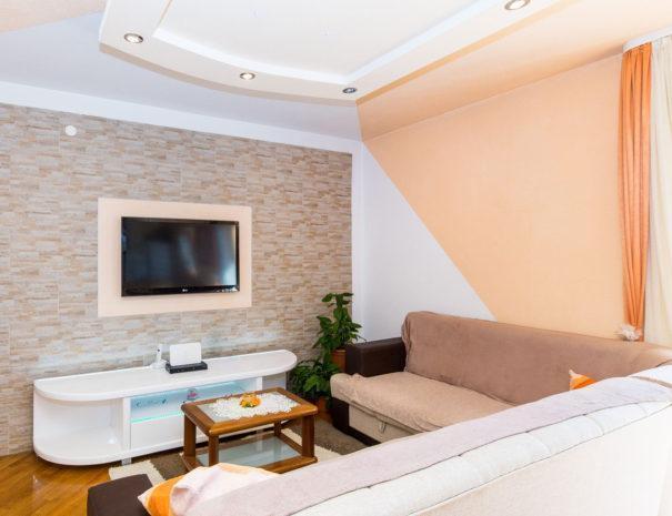 Image No.12-5 Bed Property for sale