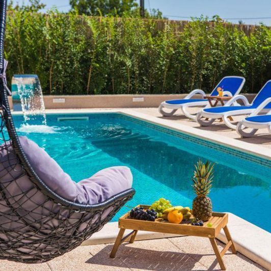 Image No.2-5 Bed Property for sale