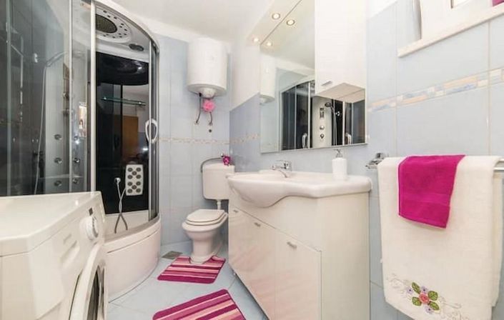 Image No.22-5 Bed Property for sale