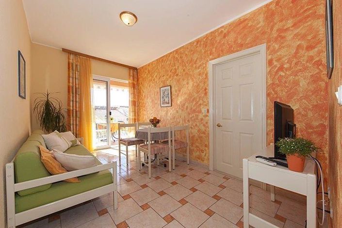 Image No.12-10 Bed Property for sale