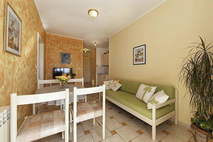 Image No.13-10 Bed Property for sale