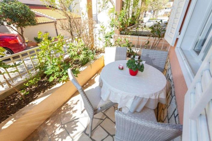 Image No.15-10 Bed Property for sale