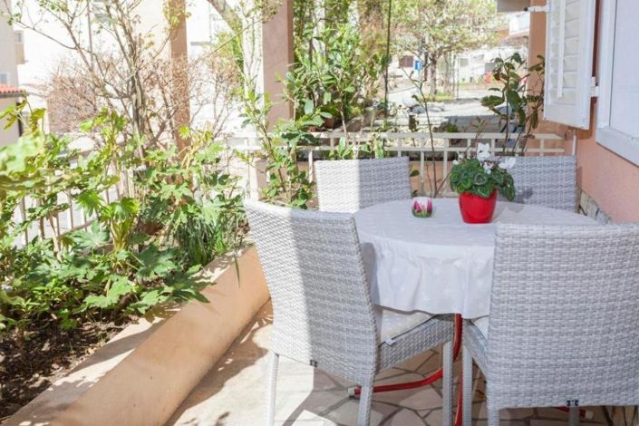 Image No.16-10 Bed Property for sale